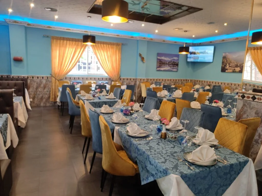 Comedor preparado del restaurante Annapurna Tandoori en Hortaleza