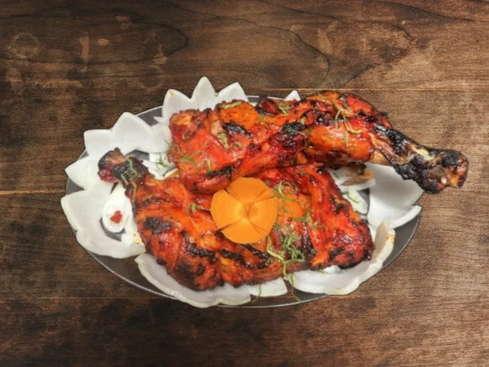 Pollo tandoori servido en Annapurna Tandoori de Hortaleza